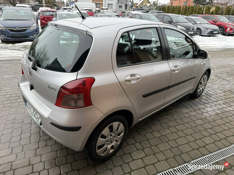 Toyota Yaris 13 87 Klimatyzacka Koła latozima II śląskie Orzech