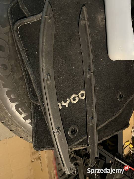 Audi Q5 80A listwy uszczelki maski Bełchatów