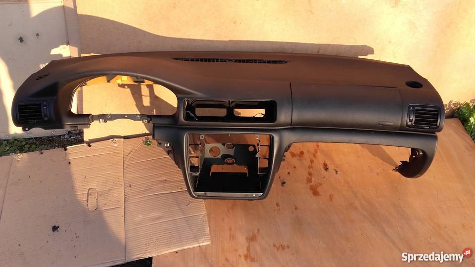 Passat B5 kokpit konsola deska rozdzielcza Bolesławiec