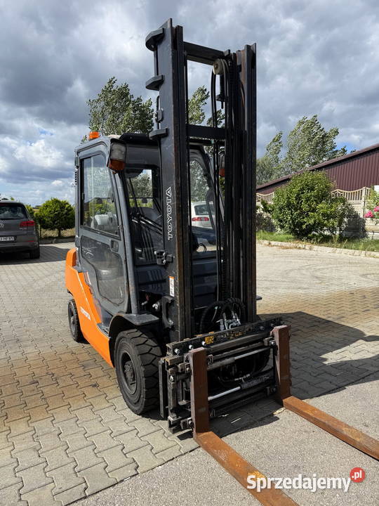 wózek widłowy TOYOTA 8FGF25 LPG kabina przesuw łódzkie Działoszyn