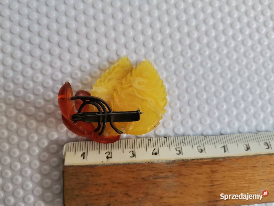 Stara broszka plastik bakelit PRL