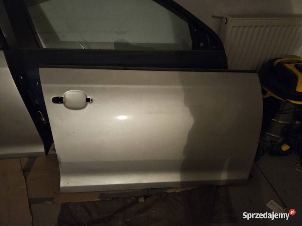 Poszycie drzwi prawy przód golf 5 srebrne Drzwi Ciechocinek