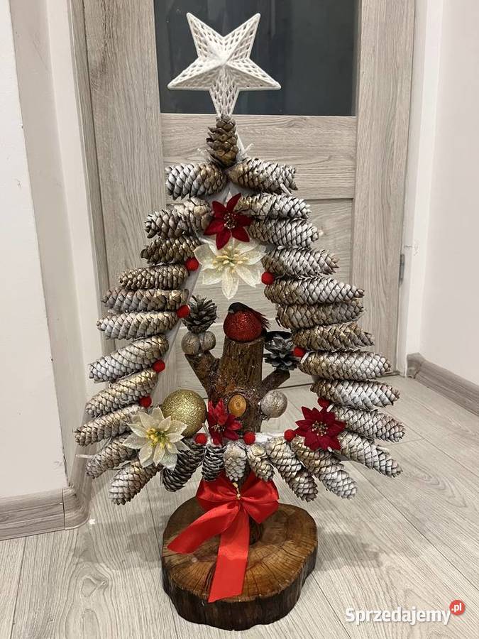 Choinka na pniu drzewa ozdobiona szyszkami Krosno sprzedam