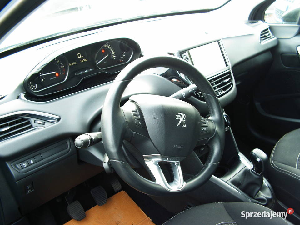 Peugeot 208 12 Etylina 2017 r benzyna Września