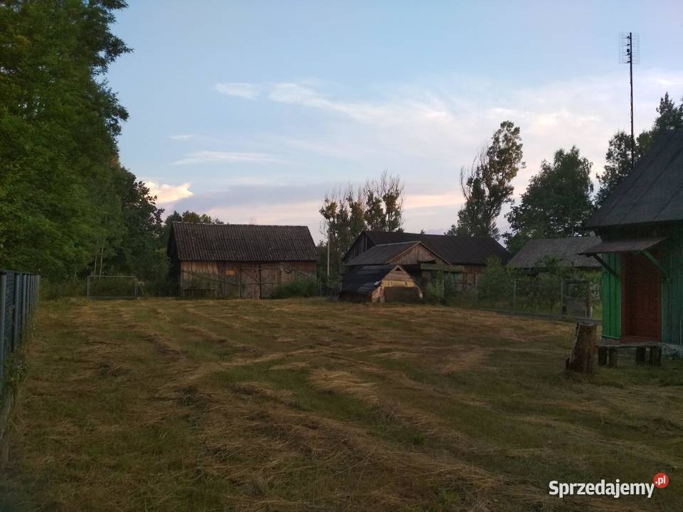 Działka budowlana z drewnianym domkiem 18m