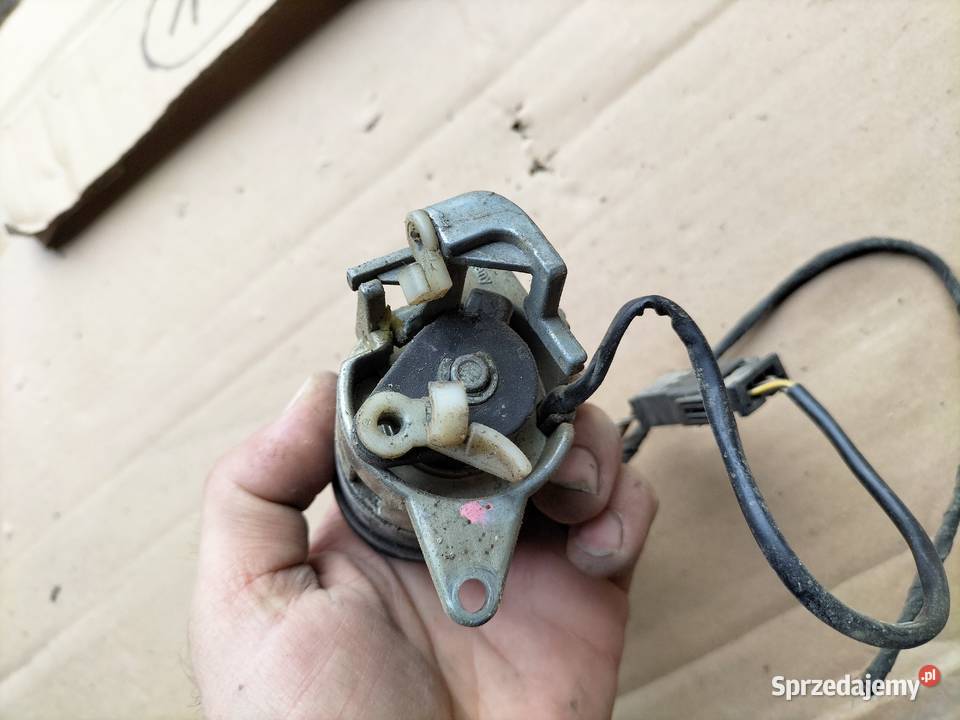 AUDI 80 B4 80B4 SEDAN WKŁADKA ZAMEK KLAPY