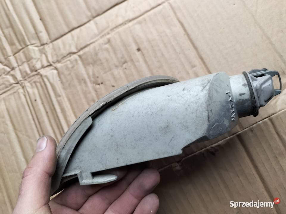 KIERUNKOWSKAZ MIGACZ LEWY 015521505 CITROEN SAXO