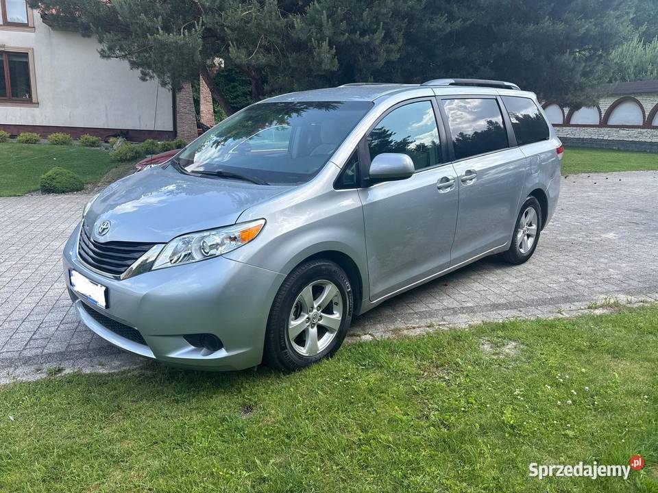 Wynajem Toyota Sienna 8 osobowa 35 Benzyna LPG Chełm