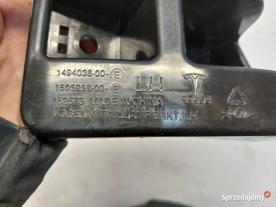 TESLA MODEL Y 2023r Ślizg mocowanie zderzaka tył osobowe