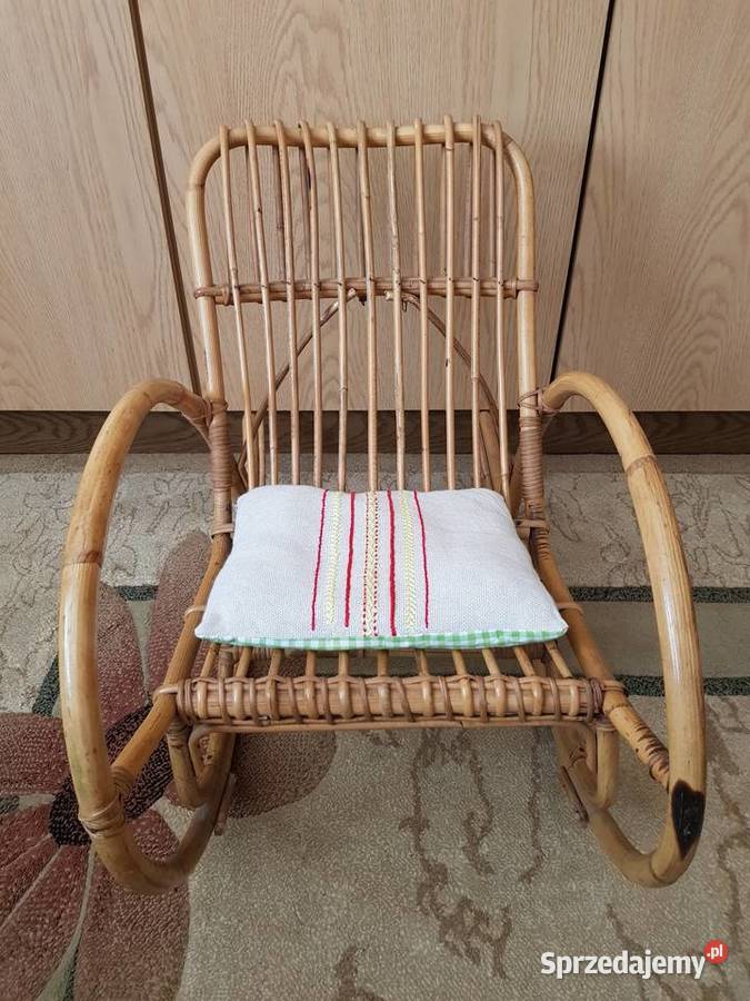 Mały fotel bujany wiklinowy dziecięcy