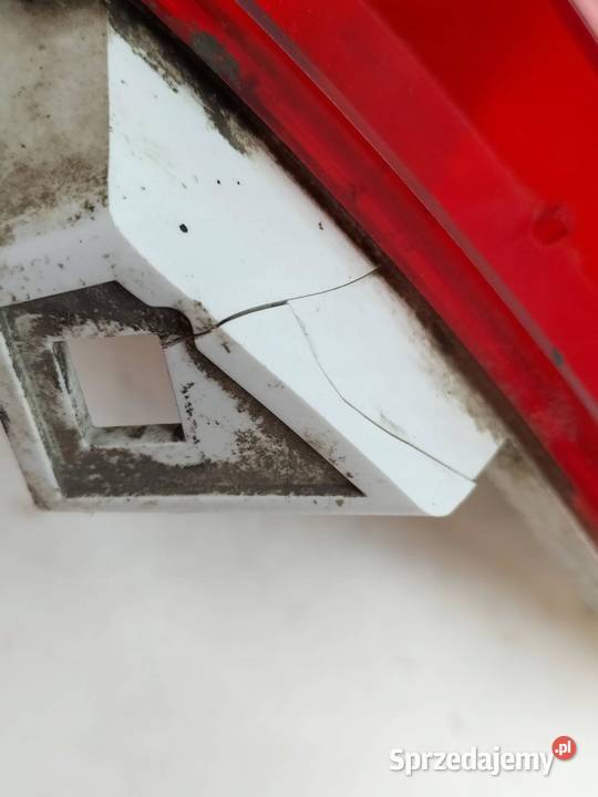 LAMPA TYŁ W ZDERZAK PRAWA SEDAN T27 Toyota