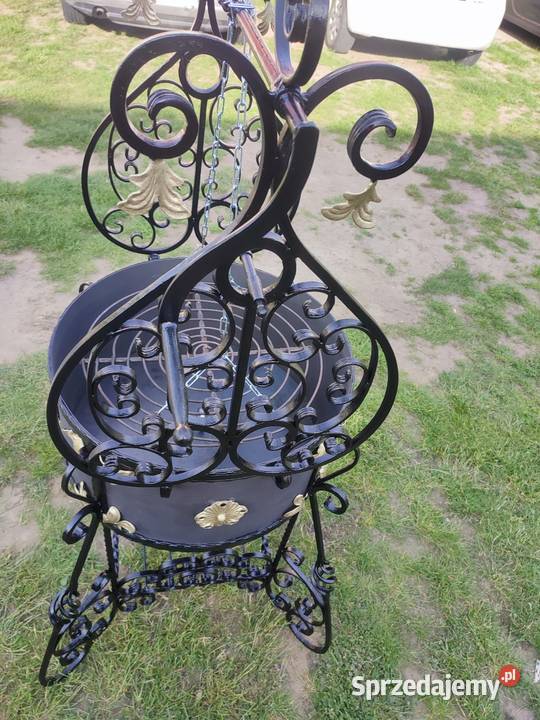 Duży kuty grill ogrodowy