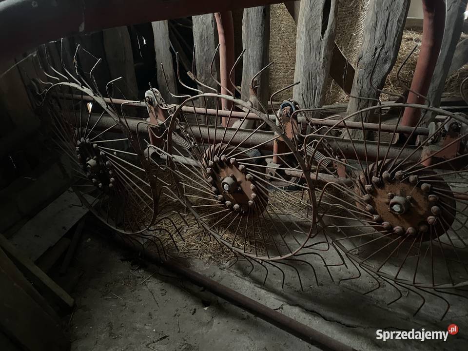 Zgrabiarka przetrząsarka do siana słomy