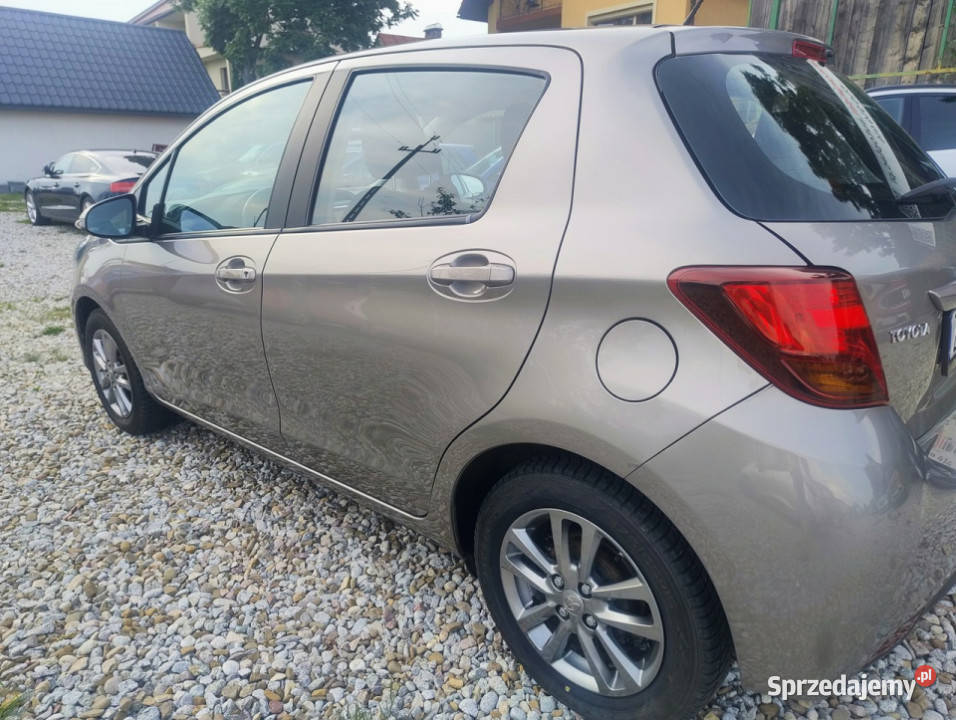 Toyota Yaris 13LiftKameraKrajowaNiski przebieg Harklowa