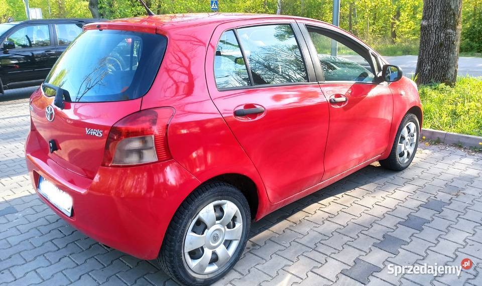 Sprzedam Toyotę Yaris z 2006 r 10 benzyna 184000