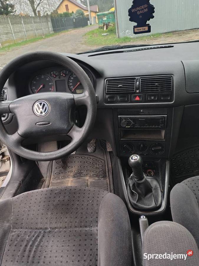 Sprzedam Volkswagena golfa 4 16srbenzyn Golf Chełm