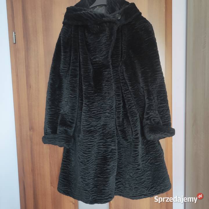 futro czarne sztuczne Bez wzoru