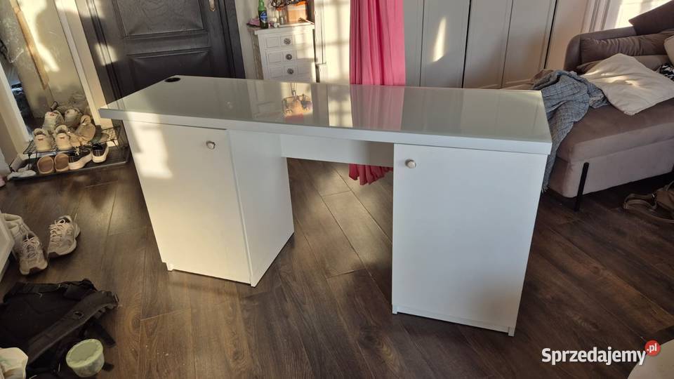 Biurko białe szerokie z szybą dwoma szafkami i 160cm