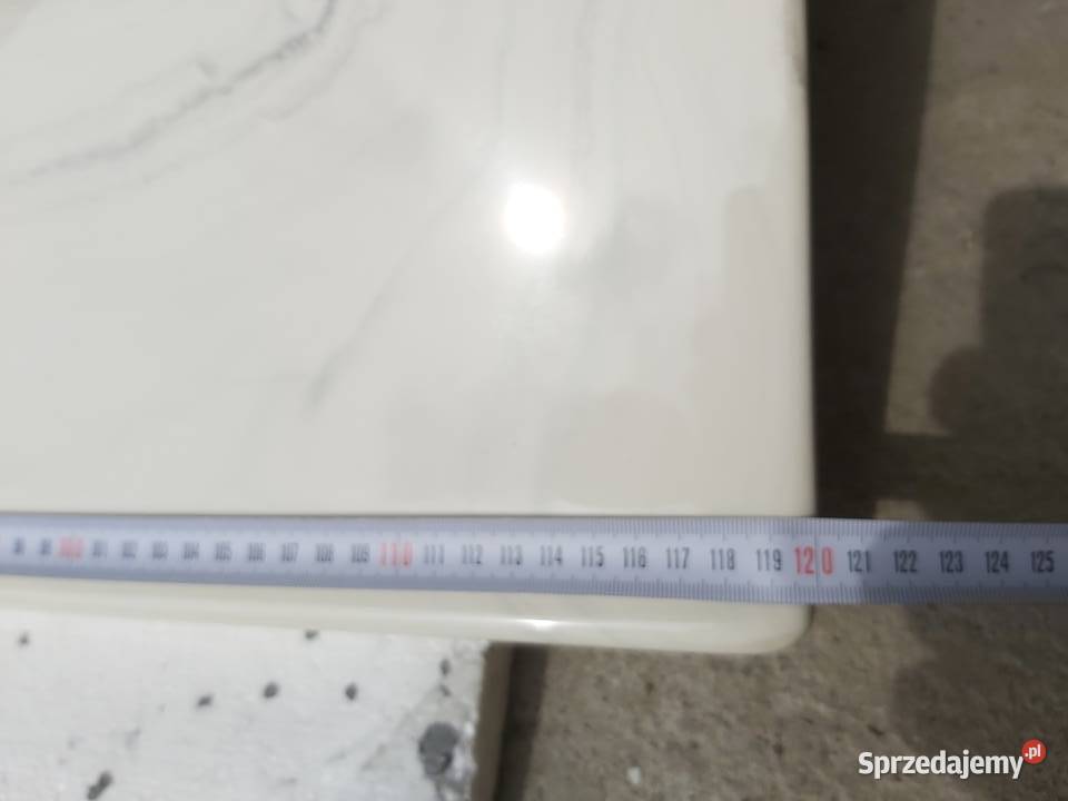 Umywalka z blatem z konglomeratu imitująca Szczecin