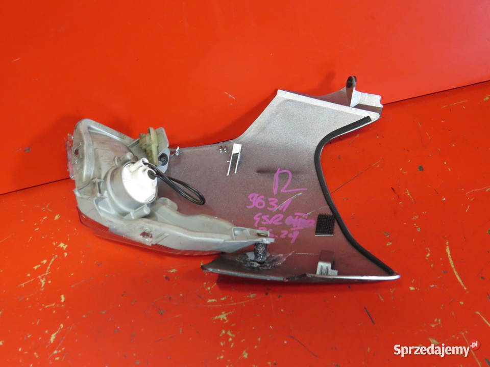 SUZUKI GSR 600 GSR600 K10 09 kierunkowskaz Oświetlenie