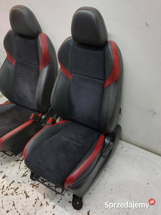 Subaru WRX STI 2015 fotele kanapa alcantara