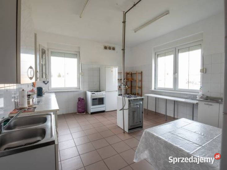 SPRZEDAM PENSJONATobok PolanicyZdrojuSUDETY beton komórkowy Chocieszów