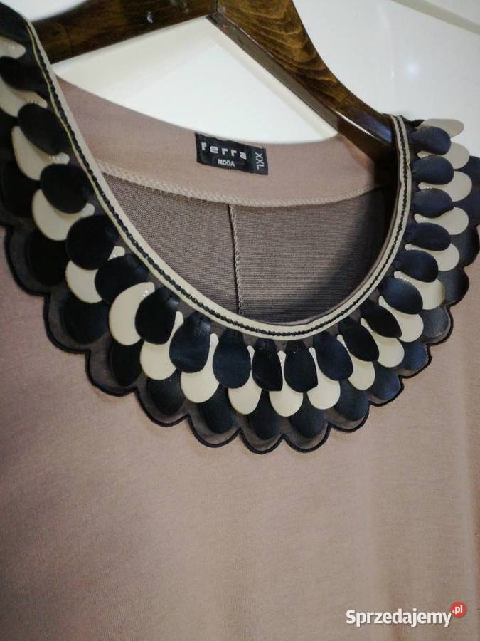 Sukienka damska z oryginalnym kołnierzem Lublin