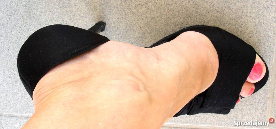 Seksowne czarne szpilki na platformie Reserved małopolskie Bochnia