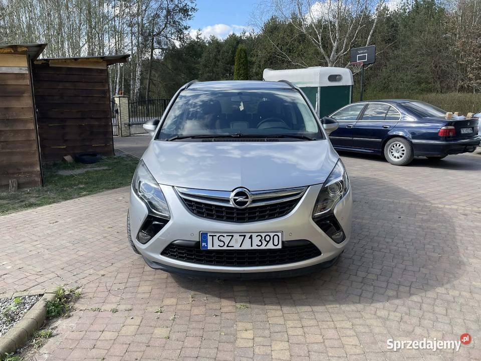 Opel Zafira Tourer 2016 2 letni Gaz Zarejestrowany w Polsce Staszów