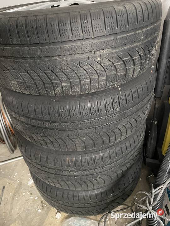 Pełne koła opony zimowe Nokian 22555 R17 z Bielsko-Biała