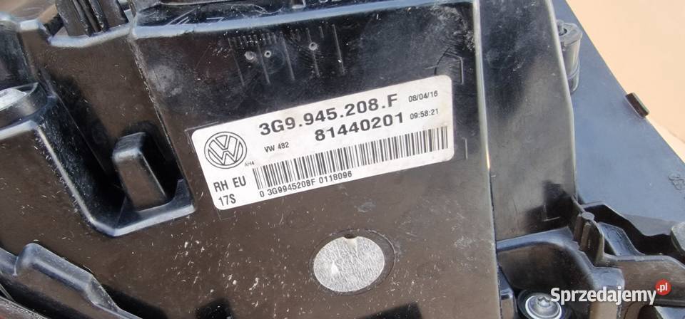 VW PASSAT B8 KOMBI LAMPA PRAWA PRAWY TYŁ IDEALNA
