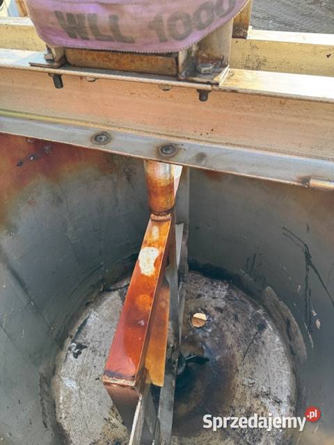 Zbiornik ze stali nierdzewnej 1100 l pionowy z