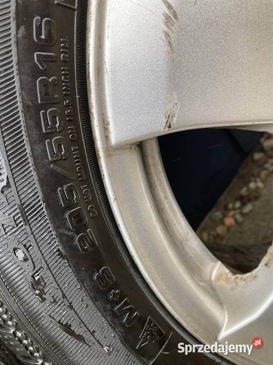 Felgi z oponami zimowymi Volvo