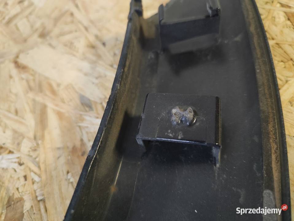 Listwa na Błotnik Prawy Przód Porsche Cayenne II Listwy i nakładki Części samochodowe Pleszew