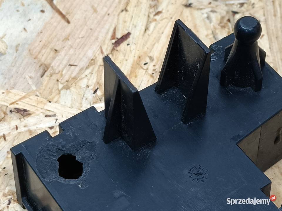 FORD FOCUS 18 UCHWYT MOCOWANIE CZUJNIKA RADARU osobowe Pleszew