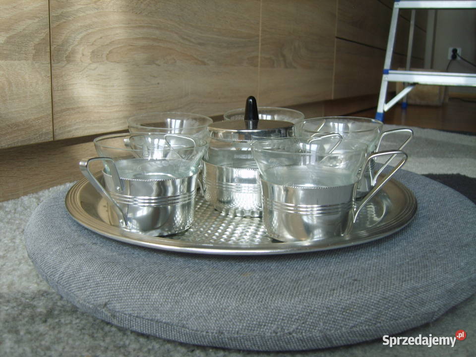 Szklaneczki do kawy w metalowych koszyczkach