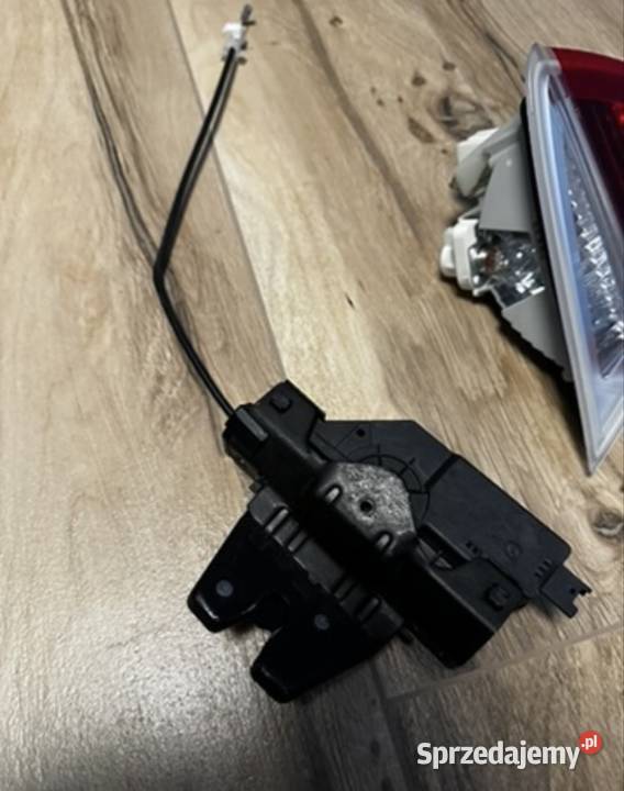 Zamek klapy tylnej BMW sprzedam