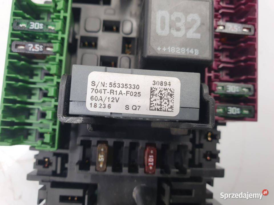 SKRZYNKA BEZPIECZNIKÓW MERCEDES VITO A4475460046 Lipno