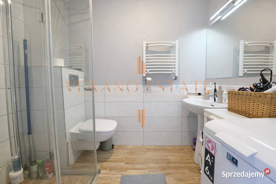 ZALANE SŁOŃCEM ANTRESOLA ZAMKNIĘTE OSIEDLE