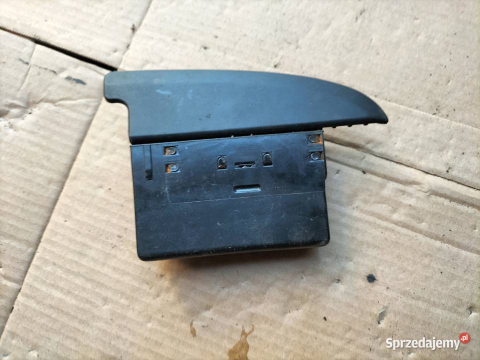 AUDI A6C4 A6 C4 POPIELNICZKA TYLNA DRZWI Popielniczki