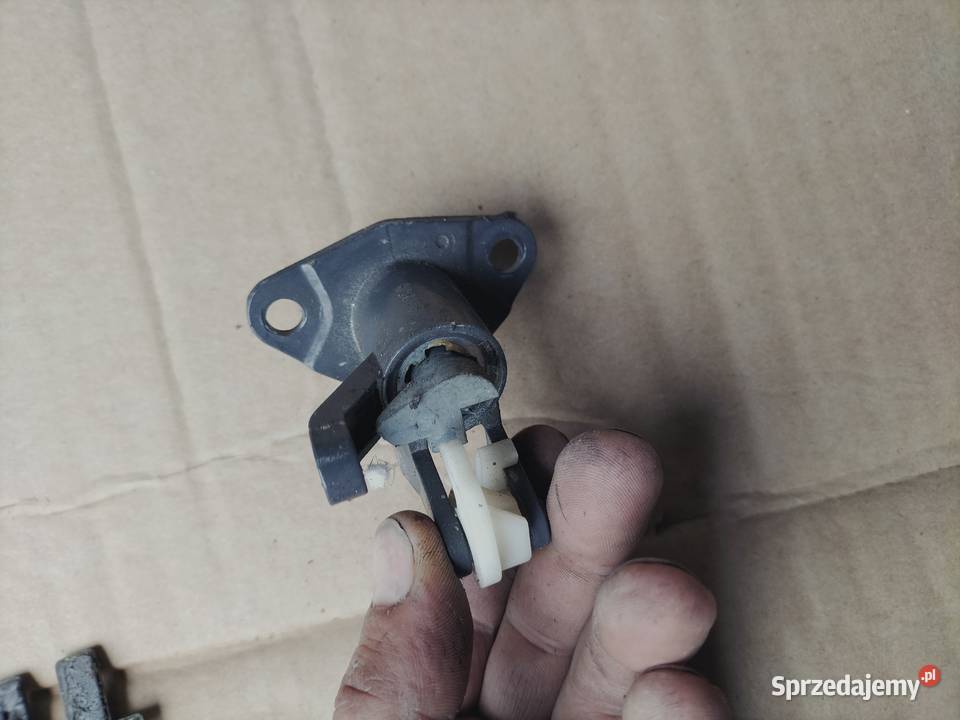 ZAMEK TYLNEJ KLAPY TYŁ OPEL KADETT KADET Kamień-Kolonia