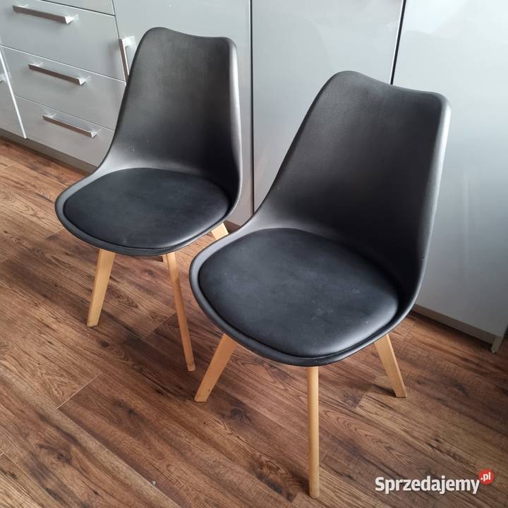 dwa krzesła skandynawskie czarne tapicerowane Brzeg