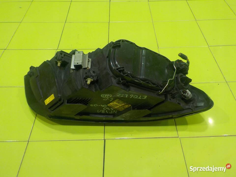 VOLVO S40 II 20 D 06r 4D lampa lewa przod Suków