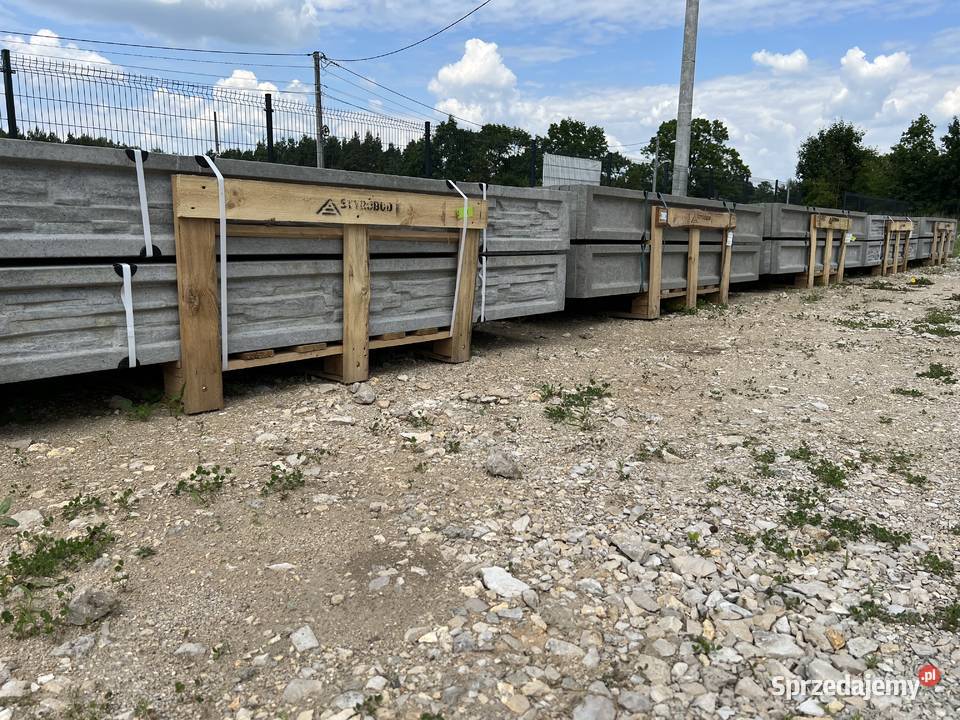 Ogrodzenie panelowe Końskie podmurówki betonowe