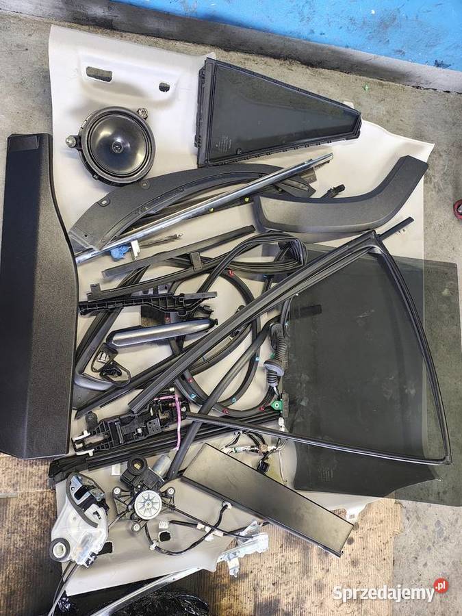 RAV4 V 1G3 tył prawy listwa szyba klamka zamek osobowe Pozostałe Turek