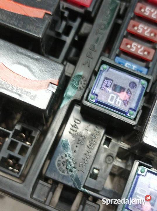 SKRZYNKA BEZPIECZNIKÓW 12 B 80 Mitsubishi Space