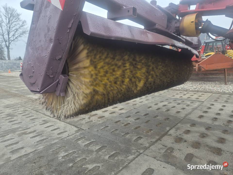 Zamiatarka na wom Nowa Karczma