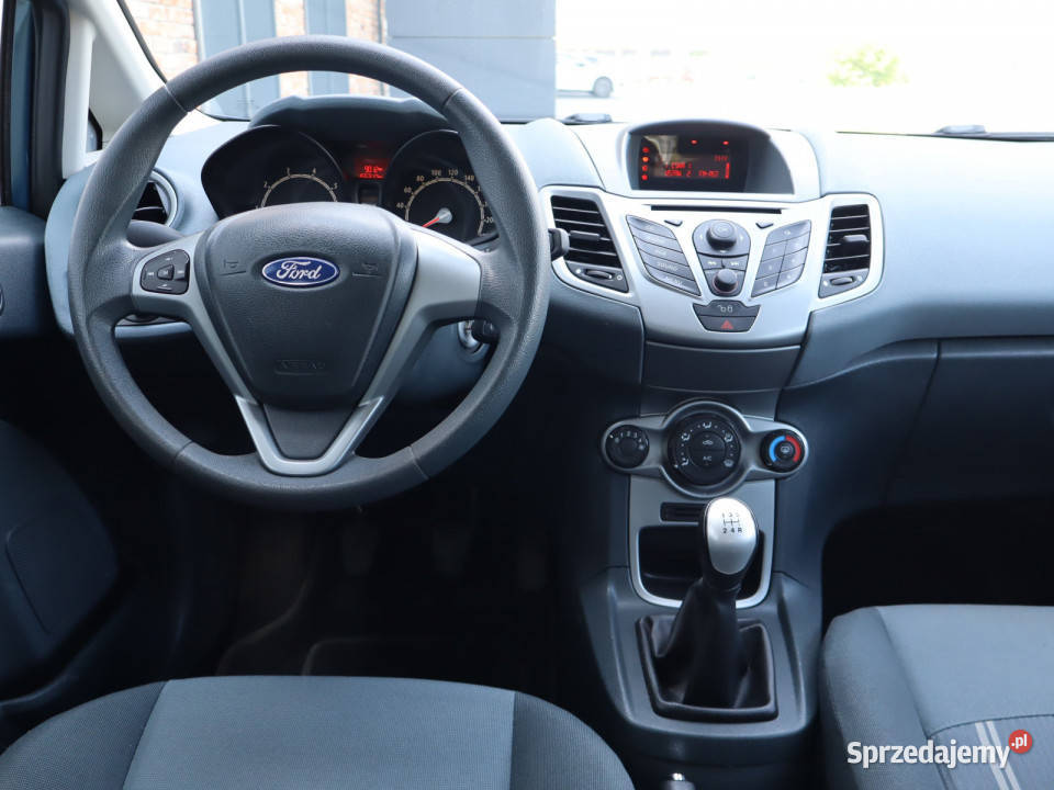 Ford Fiesta 125 niebieski