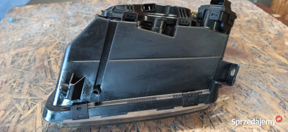 Lampa przód audi A3 8l prawa