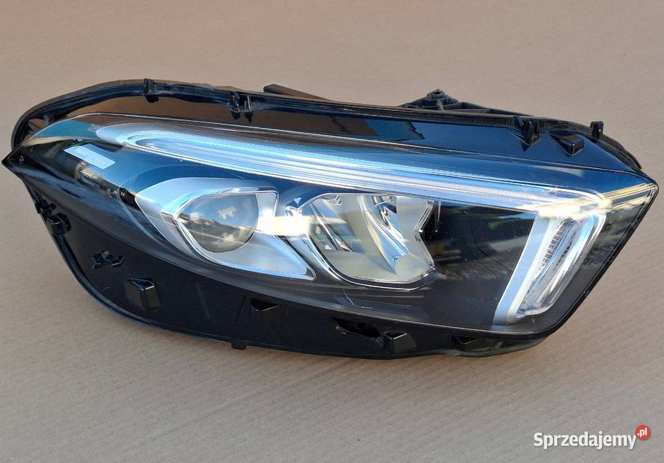MERCEDES AKLASA W177 REFLEKTOR PRAWY FULL LED osobowe Lampy przednie Bieleń